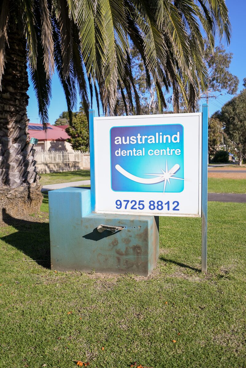 Australind Dental Centre sign on Old Coast Road